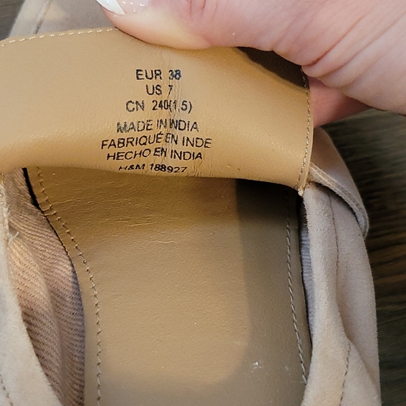 Nude suede flats - Picture 6 of 6